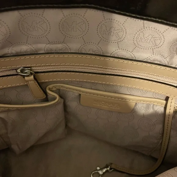 MICHAEL KORS Jet Set Logo Tote Shoulder Bag Shiny Silver Patent Leather - Picture 9 of 10